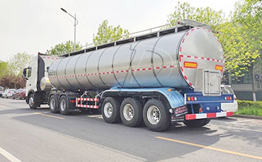 我司鮮奶運(yùn)輸車實(shí)現(xiàn)從甘肅至福建長(zhǎng)途運(yùn)奶