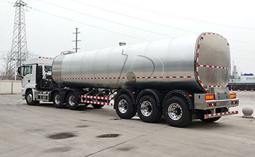 天潤新東牛奶運(yùn)輸車助力江蘇乳企高效物流